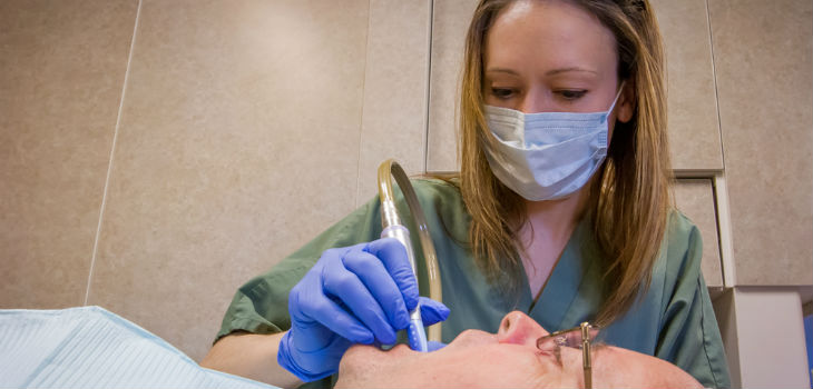 dental hygienist 